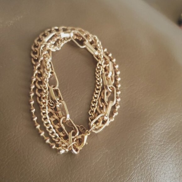 Multi Layered GoldToned Bracelet🌴 - Picture 2 of 4